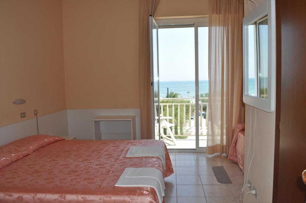 Hotel Perla Senigallia Værelse billede